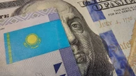 Спрос на доллары в обменниках Казахстана вырос на 13,4% - эксперты