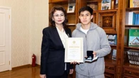 Казахстанскому футболисту Дастану Сатпаеву вручили государственную премию "Дарын"