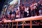 6 ore faI video e le foto dei festeggiamenti a New York per la vittoria dei KnicksSono andati avanti nella notte in tutti i quartieri della città, in modo perlopiù pacifico