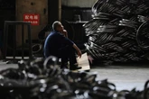 1 minuto faLa Cina è sempre più protezionistaSta cercando di impedire che le sue tecnologie finiscano all’estero, dopo avere molto incoraggiato le aziende occidentali a trasferire conoscenze nel paese