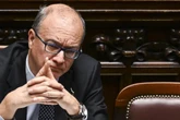 2 minuti faC’è una nuova legge sull’educazione sessuale nelle scuoleChe la vieta alle elementari e alle scuole dell’infanzia, mentre alle medie e alle superiori impone l'autorizzazione dei genitori