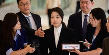 2 minuti faL’ex first lady sudcoreana era più di una first ladyKim Keon-hee ha esercitato un’influenza decisiva sull’ex presidente Yoon Suk-yeol: oggi rischia l’arresto per diversi scandali di corruzione