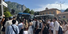 pochi secondi faÈ un’estate di code per salire sugli autobus, sul lago di LeccoPer tre mesi la linea ferroviaria tra Lecco e Tirano, sempre affollatissima di turisti, è chiusa per lavori in vista delle Olimpiadi del 2026