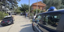 1 minuto faIn provincia di Benevento un uomo ha ucciso la moglie ed è scappato: i due figli minori della coppia sono irreperibili