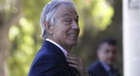 2 minuti faChe c’entra Tony Blair con la Striscia di GazaL’ex primo ministro britannico, Laburista, è stato coinvolto nel piano di Trump per fermare la guerra: è una storia che parte da lontano