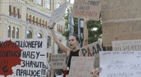 1 minuto faIl secondo giorno di proteste contro Zelensky in UcrainaIniziate per l'approvazione di una criticata legge che limita l'indipendenza delle agenzie anticorruzione