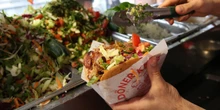 3 minuti faLa nobilitazione del kebabAlcuni imprenditori italiani e i video di un ristoratore libanese stanno popolarizzando approcci più “gourmet” a un piatto a lungo snobbato