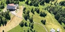 pochi secondi faQuesta fila ha riaperto il dibattito sul troppo turismo in montagnaSi è formata per prendere una cabinovia in Alto Adige: una delle soluzioni – molto contestata – è di aumentarne la portata