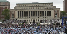 4 minuti faLa Columbia University pagherà una multa da 200 milioni di dollari all’amministrazione TrumpE riavrà indietro la maggior parte dei fondi che erano stati cancellati: è l'ultimo sviluppo della campagna che il presidente conduce da mesi contro le università