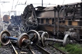 2 minuti faLe condanne definitive per la strage di Viareggio del 2009 L’ex amministratore delegato di Ferrovie dello Stato, Mauro Moretti, è stato condannato a cinque anni: sono state confermate anche le condanne per gli altri 11 imputati