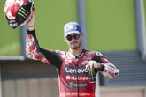 2 minuti faDal 2027 il pilota di MotoGP Francesco Bagnaia gareggerà per l’Aprilia
