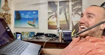 2 minuti faCom’è vivere con Neuralink nel cervelloDa un anno e mezzo il primo paziente con paralisi dell'azienda di Elon Musk controlla un computer con il pensiero e gioca ai videogiochi, nonostante qualcosa sia andato storto