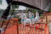 pochi secondi faUn mese di ebola nella Repubblica Democratica del CongoI casi confermati sono quasi 700 e i morti più di 130, mentre i contagi continuano ad aumentare tra scarse risorse e disinformazione