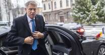 Il presidente della Romania si è dimessoKlaus Iohannis lo ha deciso anticipando una mozione di sfiducia dell'estrema destra, a cui avevano aderito anche alcuni deputati europeisti