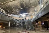 13 ore faI danni causati dall’attacco iraniano all’aeroporto del KuwaitUna persona è stata uccisa e 63 ferite, a pochi giorni dalla ripresa dei voli dopo frequenti interruzioni per la guerra