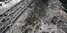 Le foto dei danni dei bombardamenti iraniani su Tel Aviv e Haifa25 missili hanno colpito alcune città israeliane distruggendo diversi edifici, ma non ci sono feriti gravi