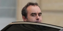 2 minuti faLa mossa del primo ministro francese per non essere sfiduciato di nuovoSébastien Lecornu ha proposto la sospensione della riforma delle pensioni, cercando l'appoggio dei Socialisti