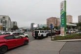 3 minuti faGli attacchi ucraini alle raffinerie sono un grosso problema per la RussiaHanno causato un aumento del prezzo del carburante e code ai distributori: in Ucraina li chiamano «sanzioni coi droni»