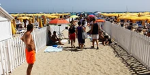 4 minuti faLa Sicilia vieterà tornelli e staccionate nelle spiagge a pagamentoDopo le polemiche sugli stabilimenti balneari di Mondello, accusati di limitare l'accesso al mare per chi non affitta l'ombrellone