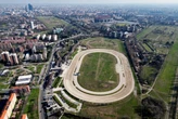 1 minuto faI concerti all’Ippodromo La Maura non piacciono a nessunoAnche senza grandine è uno spazio poco adatto a ospitare decine di migliaia di persone, ma le alternative non sono molte