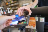 pochi secondi faUn altro tentativo di ridurre le commissioni sui piccoli pagamenti elettroniciLe banche e gli operatori dovranno proporre agli esercenti offerte sul costo delle transazioni, soprattutto quelle inferiori ai 10 euro