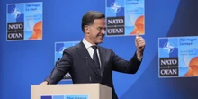I paesi NATO si sono impegnati ad alzare le spese militariDal 2% dovranno raggiungere il 5% del PIL entro il 2035, ed è soprattutto una risposta alle richieste di Donald Trump