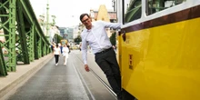 Un altro oppositore di Orbán che si sta facendo notareÈ il sindaco di Budapest, Gergely Karácsony, che il governo ungherese ha minacciato di arrestare per avere autorizzato il Pride in città