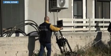 1 minuto faA Reggio Calabria è stata arrestata una donna per aver ucciso e nascosto due neonatiLi avrebbe partoriti nel 2024 e poi messi in un armadio avvolti in una coperta; è sospettata di averne ucciso anche un altro