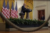 2 minuti faTrump sta forzando le coseUsa i poteri presidenziali in modo sempre più ampio e selettivo, in alcuni casi sfidandone i limiti: lo si è visto nell'immigrazione, nell'ordine pubblico e nei media, tra le molte cose