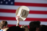 3 minuti faC’è un’elezione in Texas che ha dentro tutta la politica americanaTra scandali e complotti si sfidano due generazioni molto diverse del Partito Repubblicano, e un seminarista presbiteriano di cui sentiremo parlare