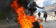 Le grandi proteste antigovernative in Kenya, spiegateSi manifesta per l'omicidio di un blogger politico ma anche per altro: al centro di tutto c'è il presidente William Ruto