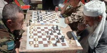In Afghanistan i Talebani hanno vietato anche gli scacchiIncentiverebbero il gioco d'azzardo, violando così la legge islamica: è l'ennesima misura adottata per limitare la vita culturale e sportiva del paese