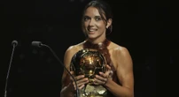 1 minuto faPlatini, Messi, BonmatíSono le uniche tre persone ad aver vinto tre Palloni d'oro di fila: dopo i due calciatori, ce l'ha appena fatta anche la calciatrice spagnola