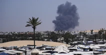 La Croce Rossa ha detto che due membri del suo staff sono stati uccisi dagli attacchi israeliani nella Striscia di Gaza
