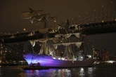 Un veliero si è scontrato col ponte di BrooklynDue delle persone che erano a bordo della nave scuola della marina messicana sono morte, 22 sono state ferite