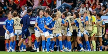 5 minuti faL’Italia è ai quarti di finale degli Europei femminili di calcioSi è qualificata nonostante la sconfitta per 3-1 contro la Spagna, e mercoledì prossimo affronterà la Norvegia