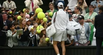 pochi secondi faIl tennis in TV ai tempi di Jannik SinnerCosa succede alle telecronache (a chi le fa e a chi le segue) quando un grande giocatore fa arrivare il grande pubblico