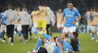 Il Napoli è campione d’Italia per la quarta voltaHa battuto 2-0 il Cagliari nell'ultima giornata di Serie A e ha vinto lo Scudetto, il secondo in tre anni