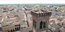 Il sindaco di Rivolta d’Adda, in provincia di Cremona, è stato arrestato con l’accusa di violenza sessuale aggravata