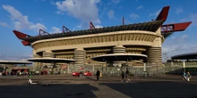 1 minuto faMilan e Inter potranno comprare San SiroIl comunale di Milano ha infine approvato la vendita dello stadio, che ora con ogni probabilità verrà demolito, dopo anni di discussioni