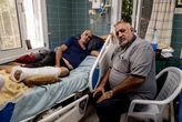 3 minuti faI palestinesi che scavalcano il muro tra Cisgiordania e Israele per lavorareAggirano il divieto che il governo israeliano ha imposto dopo il 7 ottobre: quando i militari israeliani se ne accorgono, sparano
