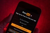 3 minuti faI siti porno stranieri avranno ancora molto tempo prima di dover verificare l’etàL'ha deciso il TAR del Lazio, riconoscendo che l'Agcom non ha seguito le procedure corrette per imporre l'obbligo