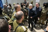 1 minuto faL’esercito israeliano sta espandendo le operazioni militari in LibanoHa superato il fiume Litani, il confine della "zona cuscinetto", dopo aver intensificato gli attacchi nei giorni scorsi