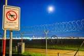 3 minuti faCi sono stati disagi all’aeroporto di Monaco di Baviera, in Germania, dopo il presunto avvistamento di un drone