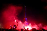 4 minuti faGli scontri e gli arresti a Parigi dopo la vittoria del Paris Saint-GermainCon decine di migliaia di persone in strada, auto e negozi danneggiati e quasi 80 arresti