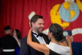 pochi secondi faIl vicepresidente degli Stati Uniti JD Vance e sua moglie Usha Vance hanno avuto un quarto figlio
