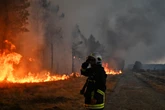 4 minuti faI disastrosi incendi in Francia e in SpagnaSono stati favoriti dal caldo intenso di questi giorni, e controllarli è difficile: sono state evacuate più di 300mila persone
