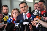 pochi secondi faDiritto e Giustizia si è spaccataIl partito di estrema destra polacco ha cacciato l'ex primo ministro Morawiecki e 36 parlamentari, in una delle peggiori crisi della sua storia