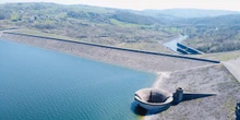 2 minuti faCi sono voluti più di trent’anni per capire cosa fare di questa digaIn provincia di Benevento sono cominciati i lavori per portare acqua potabile a 2,5 milioni di persone, e dare un senso a un'opera costruita nel 1993