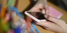 Il ministro dell’Istruzione ha vietato totalmente i cellulari anche alle scuole superiori
